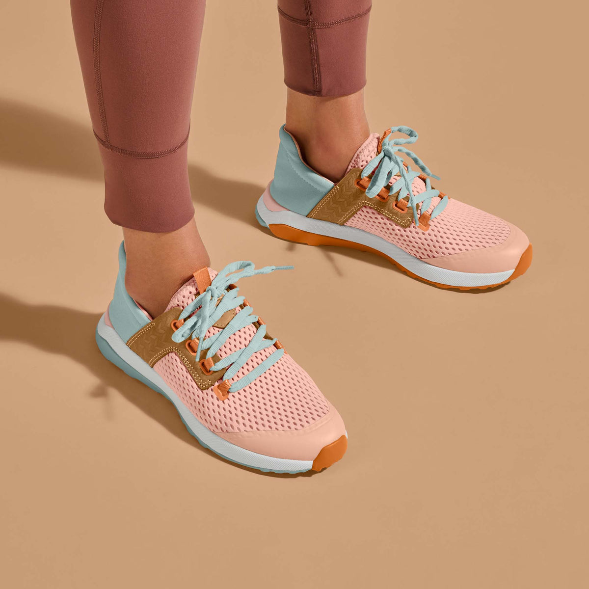 OluKai Special Offer | Wailuku Women’s Athletic Shoes - Peach / Swell