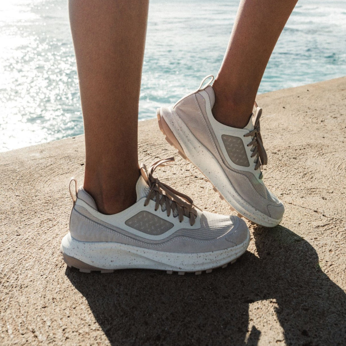 OluKai Hot Sale | Makiki - White Sand / Tapa