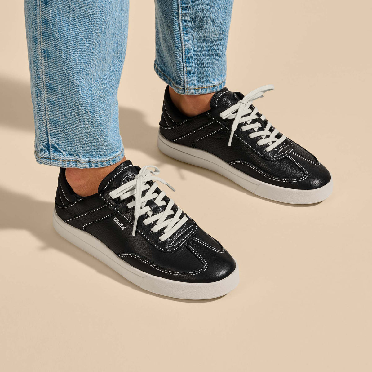OluKai Trending | Hā‘upu Women’s Leather Sneakers - Onyx