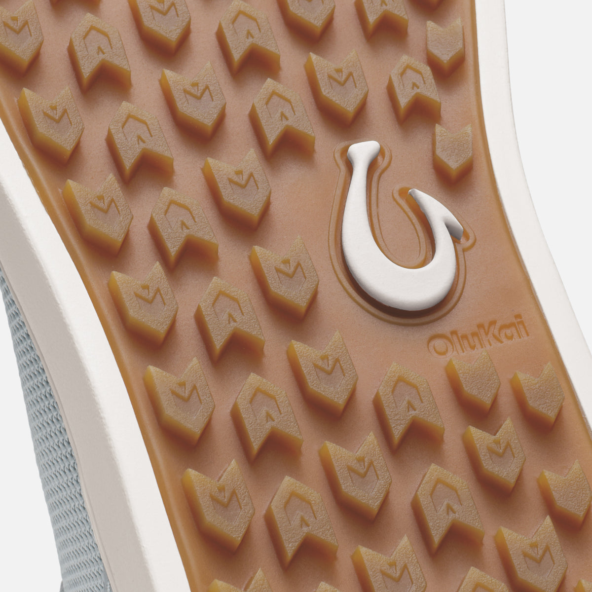 OluKai Special Offer | Kiahuna - Cloud Grey / Tan