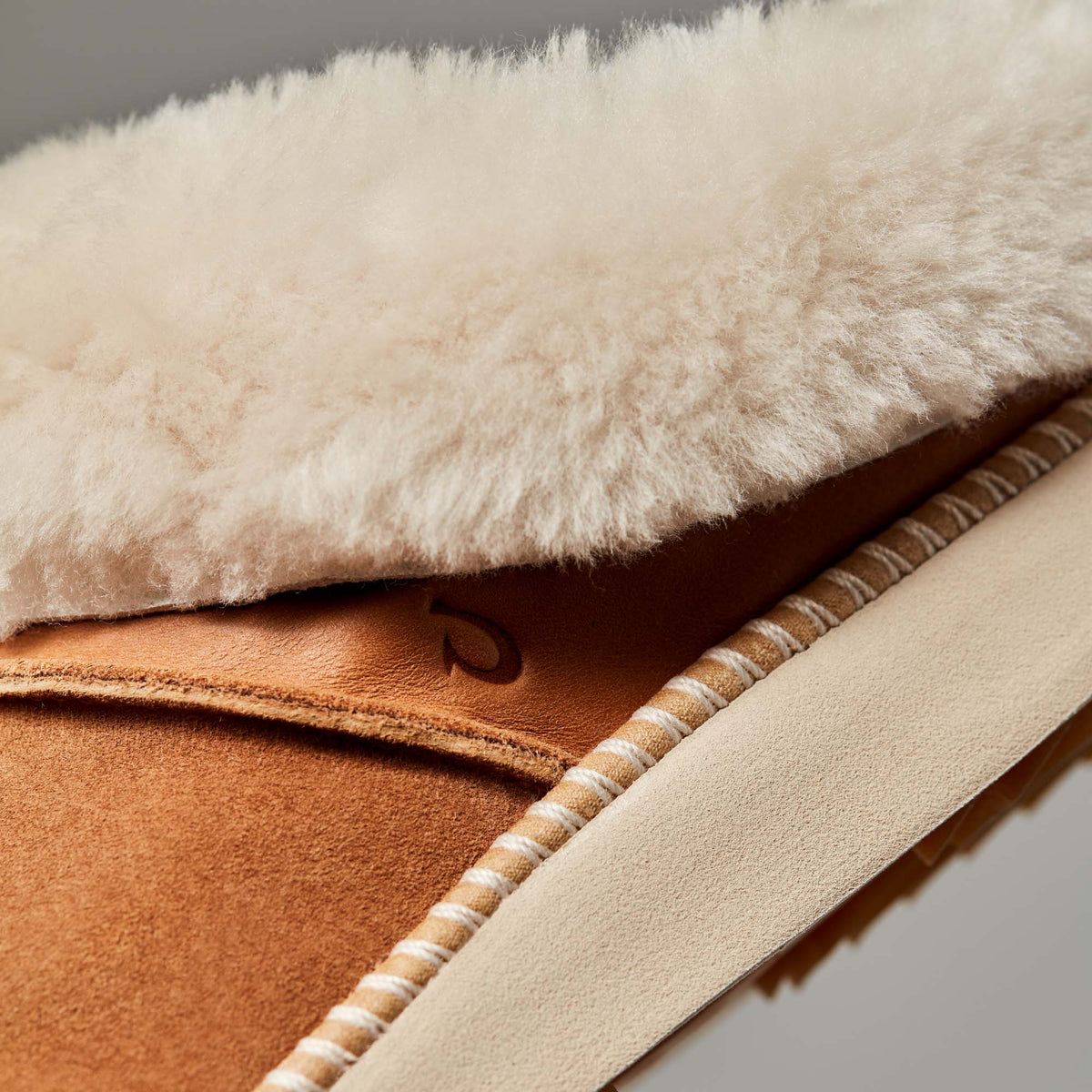 OluKai Sale | Ku‘i Women‘s Slip-On Slippers - Tan / Bone