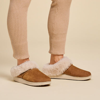 OluKai Sale | Ku‘i Women‘s Slip-On Slippers - Tan / Bone
