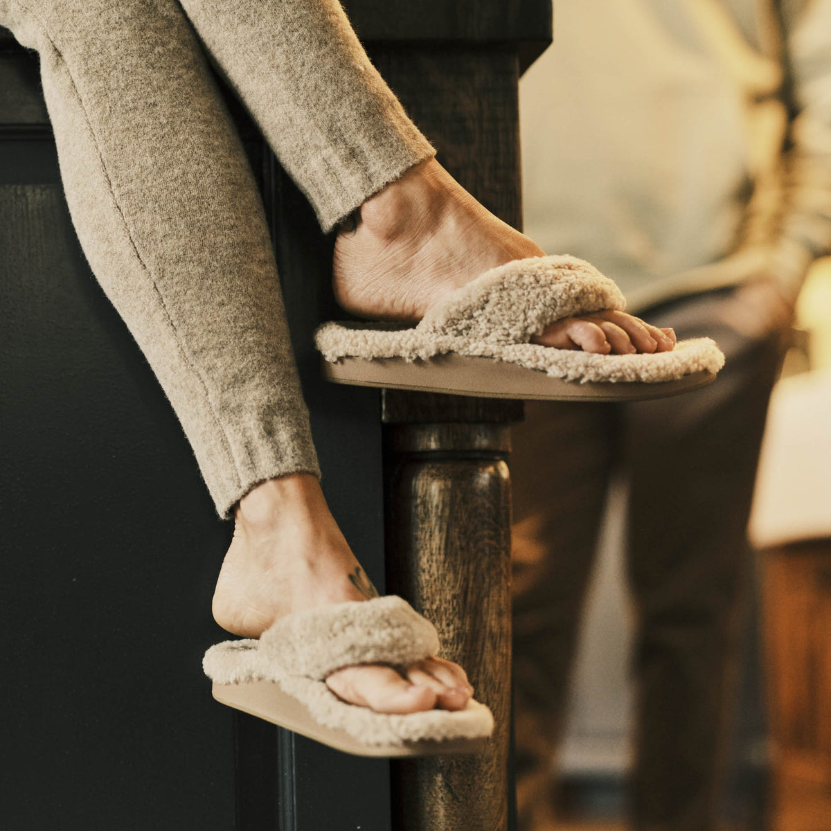 OluKai Trusted | Kīpe'a Heu Women‘s Flip Flop Slippers - Tan