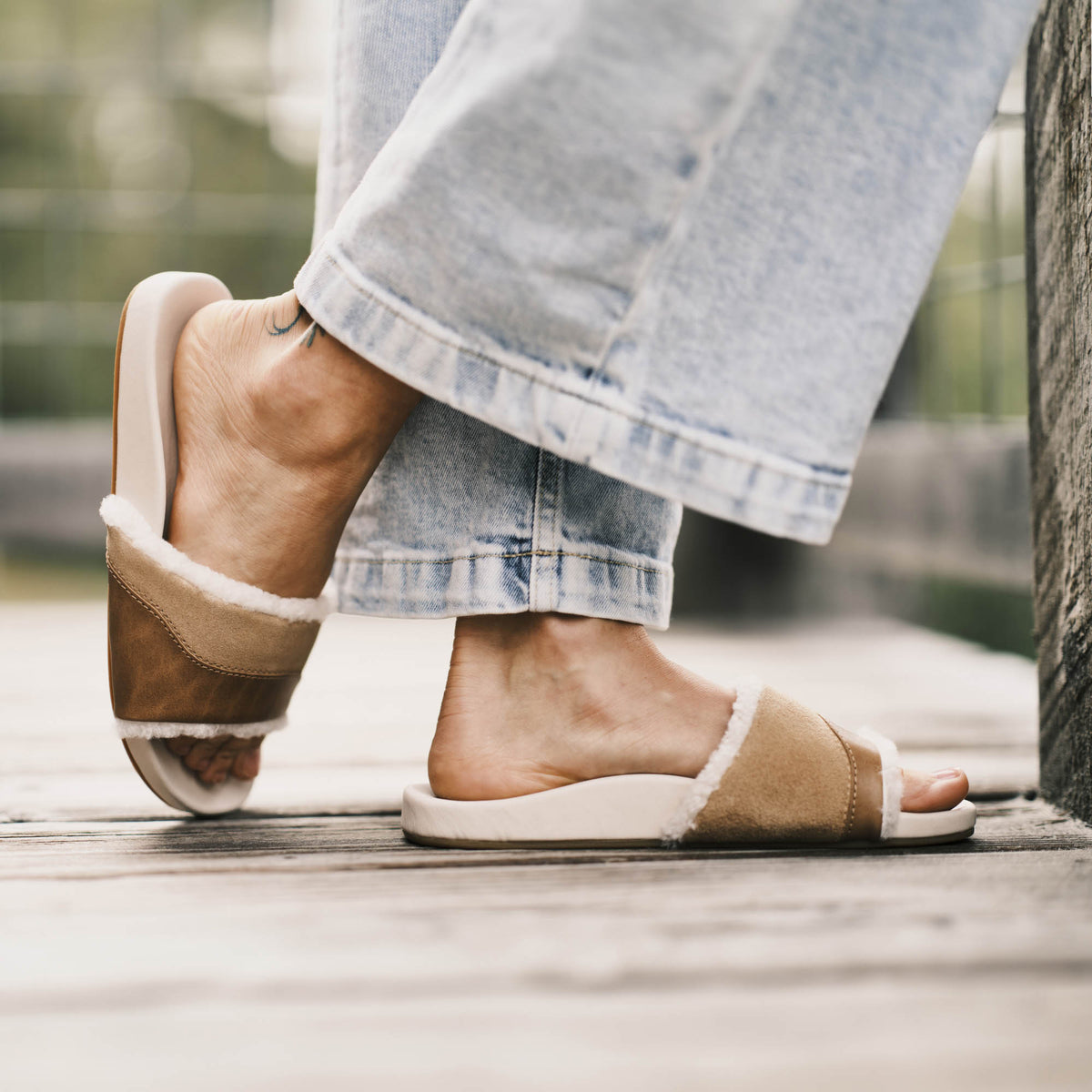 OluKai Classic | Hō‘ala Slide Women’s Slide Slipper Sandals - Tan / Puka