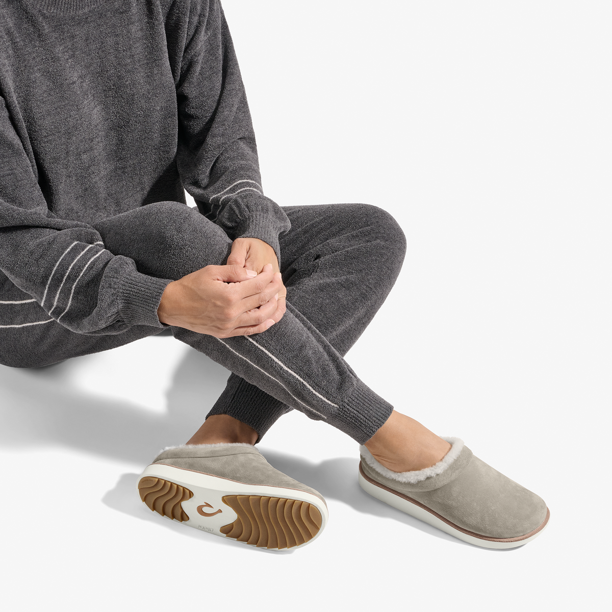 OluKai Trusted | Mani-Taupe Grey / Golden Sand