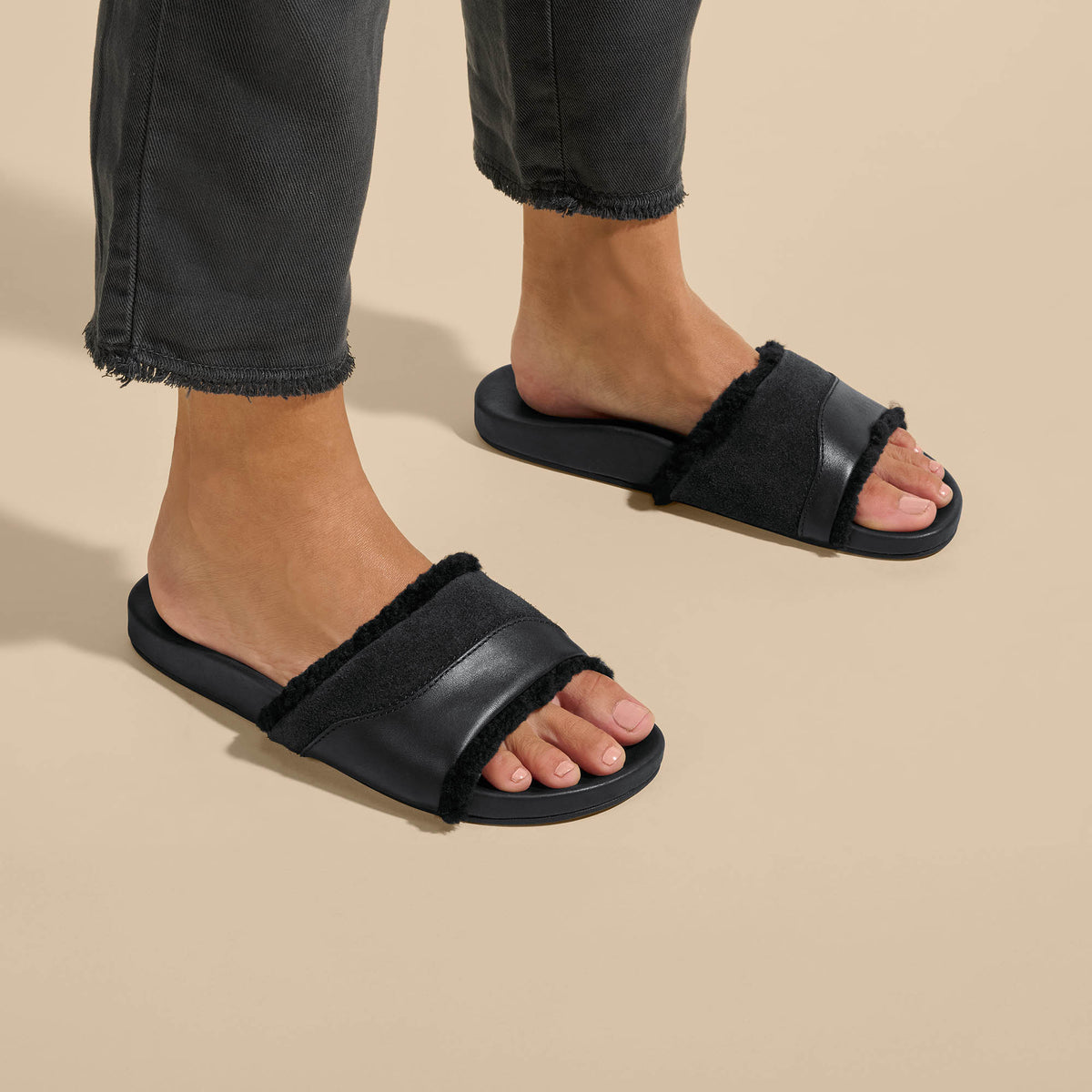 OluKai Deals | Hō‘ala Slide Women’s Slide Slipper Sandals - Black