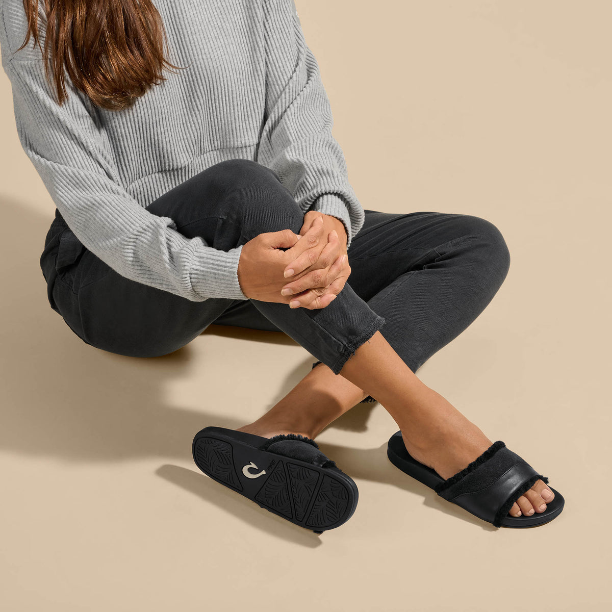 OluKai Deals | Hō‘ala Slide Women’s Slide Slipper Sandals - Black