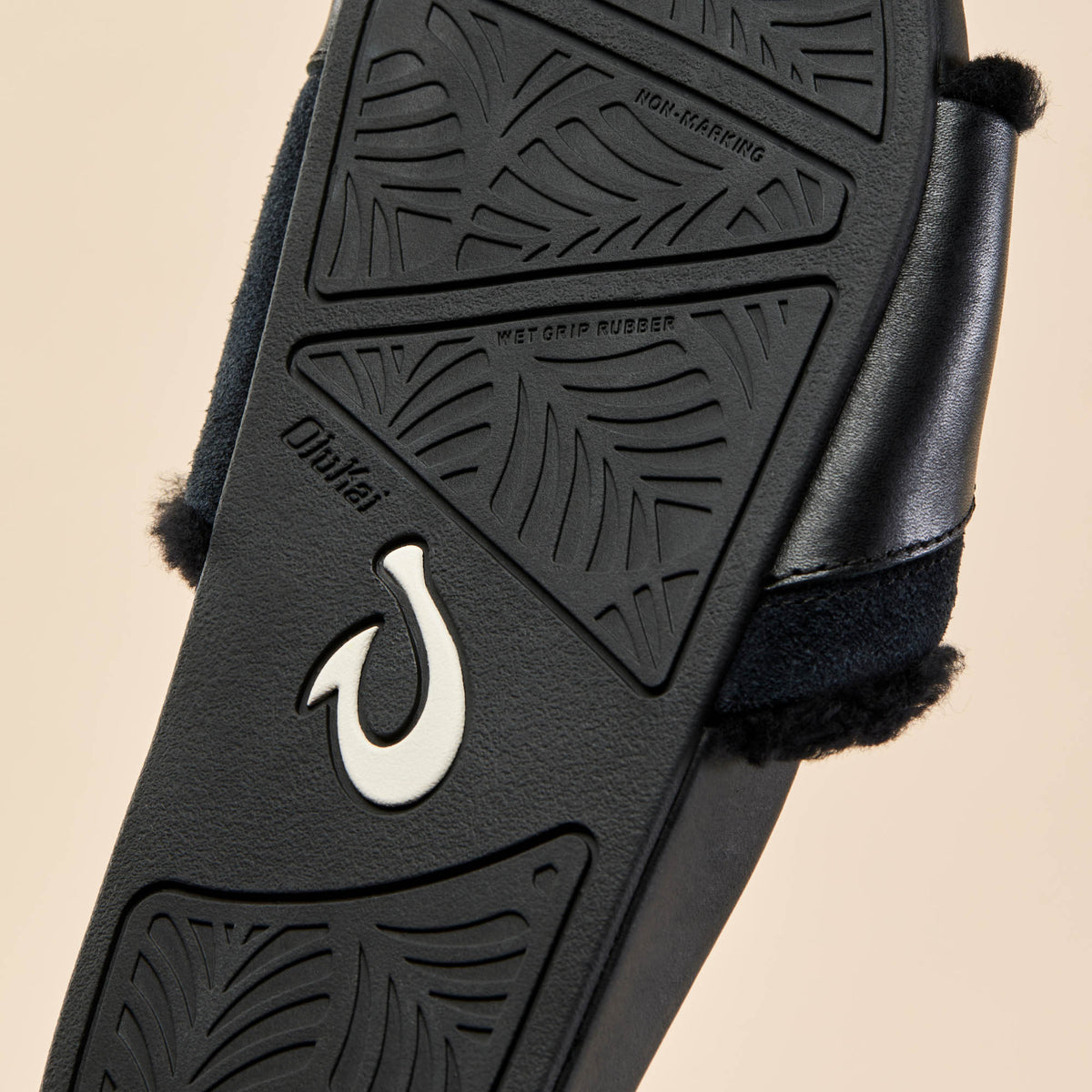 OluKai Deals | Hō‘ala Slide Women’s Slide Slipper Sandals - Black