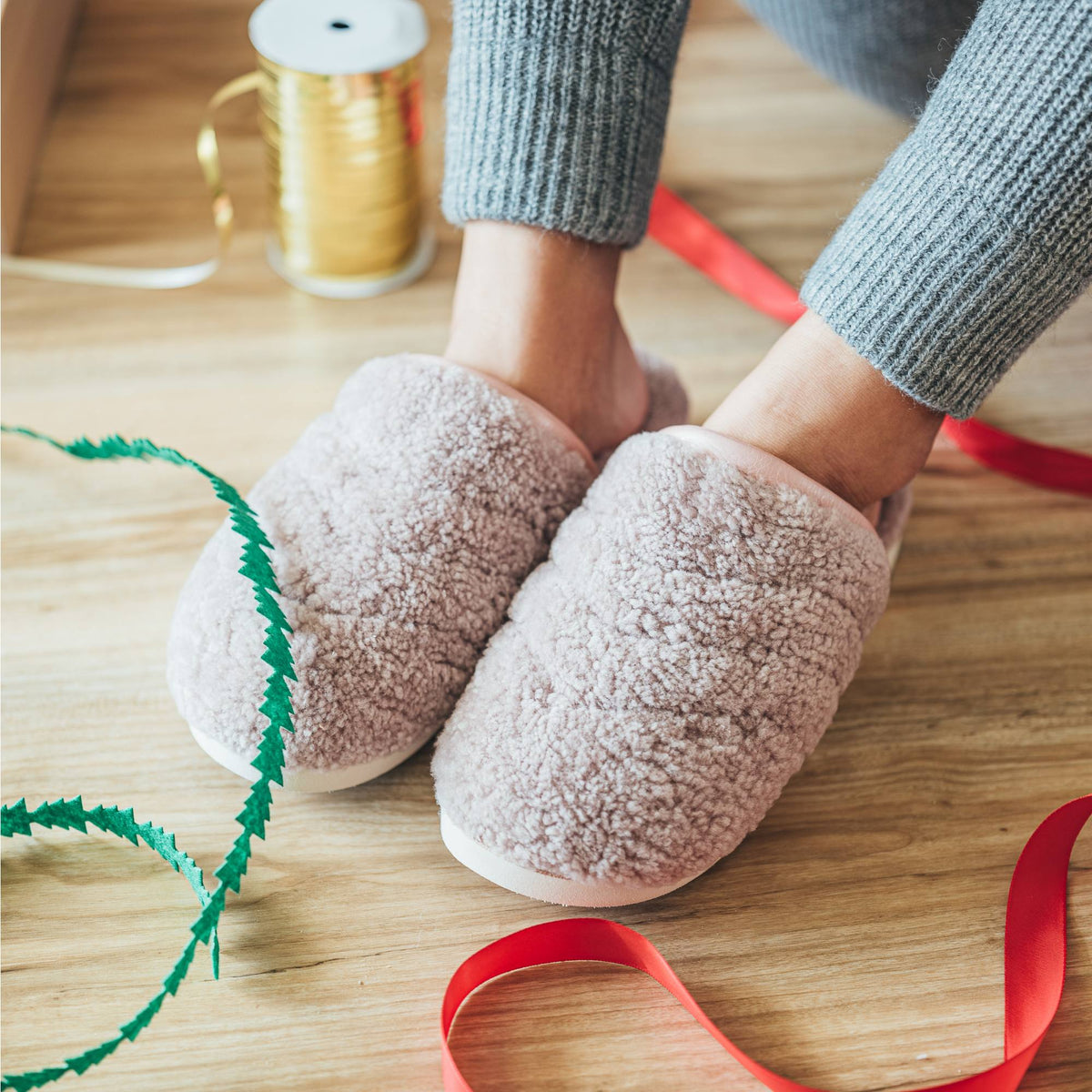 OluKai Smart Buy | Pūpū Mua Women’s Shearling Mule Slipper - Pink Sea Salt