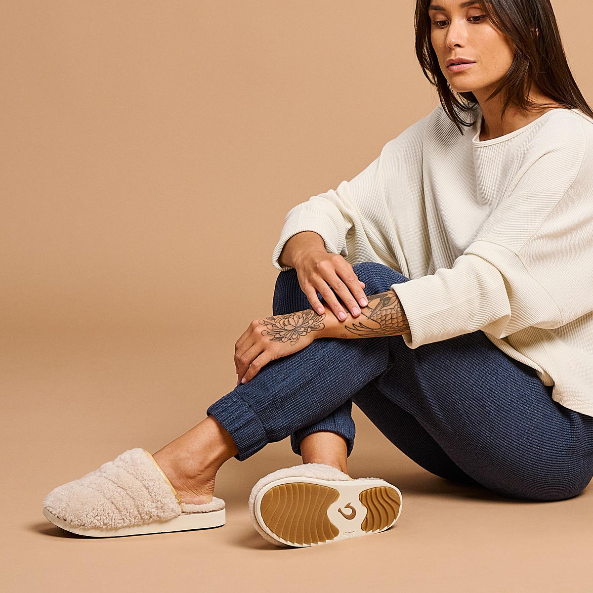 OluKai Exclusive | Pūpū Mua Women’s Shearling Mule Slipper - Tapa