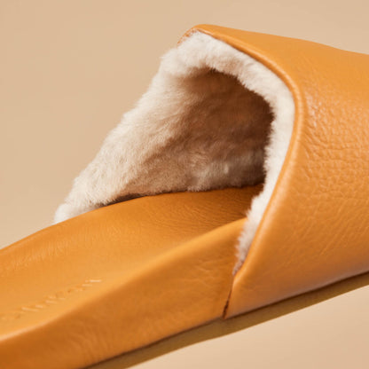 OluKai Trending | Kōnea Women’s Leather Slipper Mules - Saddle