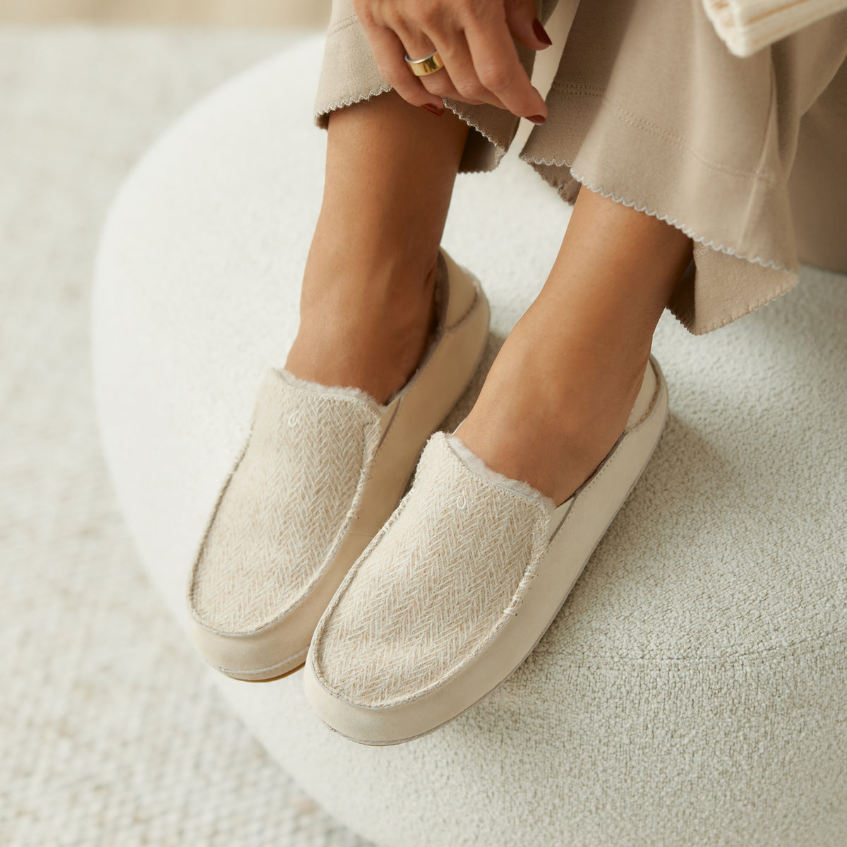 OluKai Value | Nohea Slipper - Kapa Stripe / Puka
