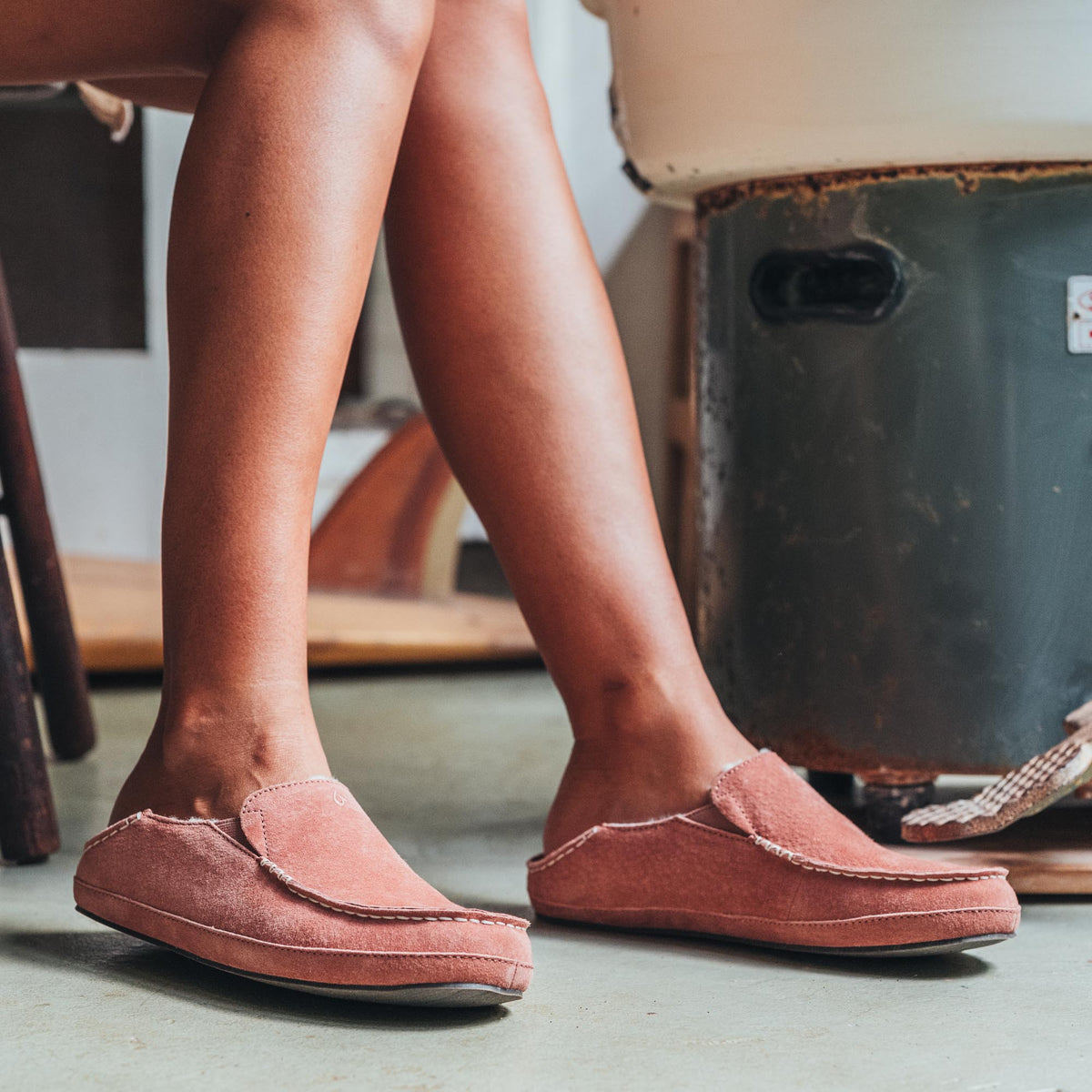 OluKai Trusted | Nohea Women's Leather Slippers - Cedarwood