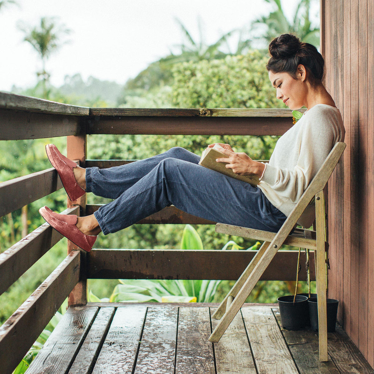 OluKai Trusted | Nohea Women's Leather Slippers - Cedarwood