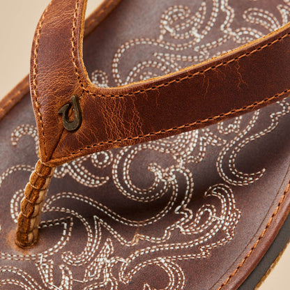 OluKai Trusted | Paniolo Women’s Leather Beach Flip Flops - Natural
