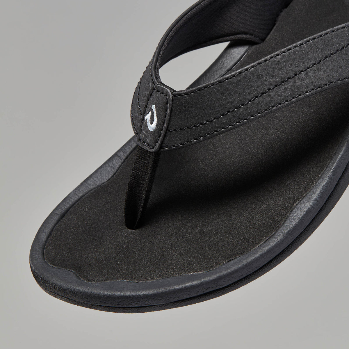 OluKai Everyday | ‘Ohana Women's Best Selling Beach Sandals - Black
