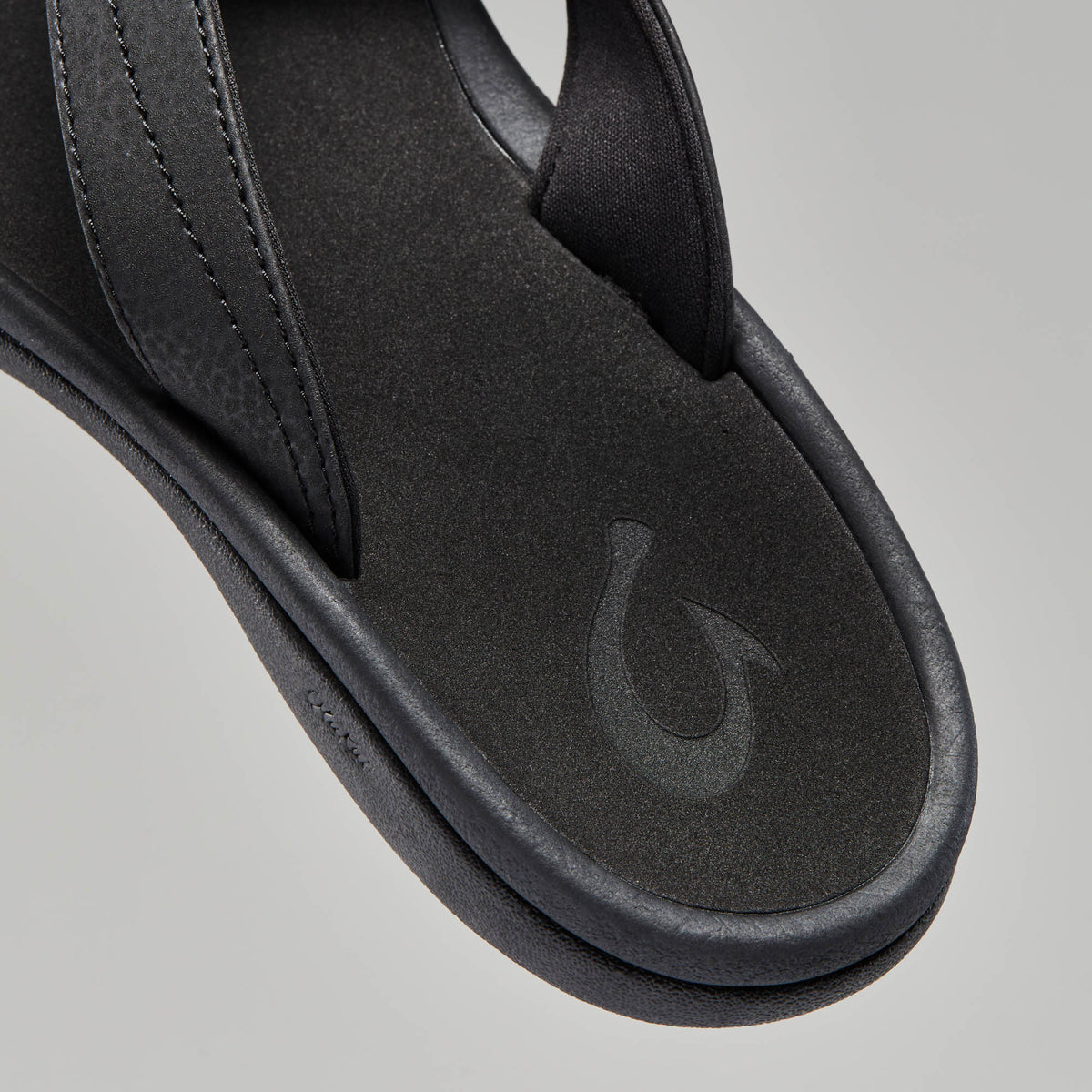 OluKai Everyday | ‘Ohana Women's Best Selling Beach Sandals - Black