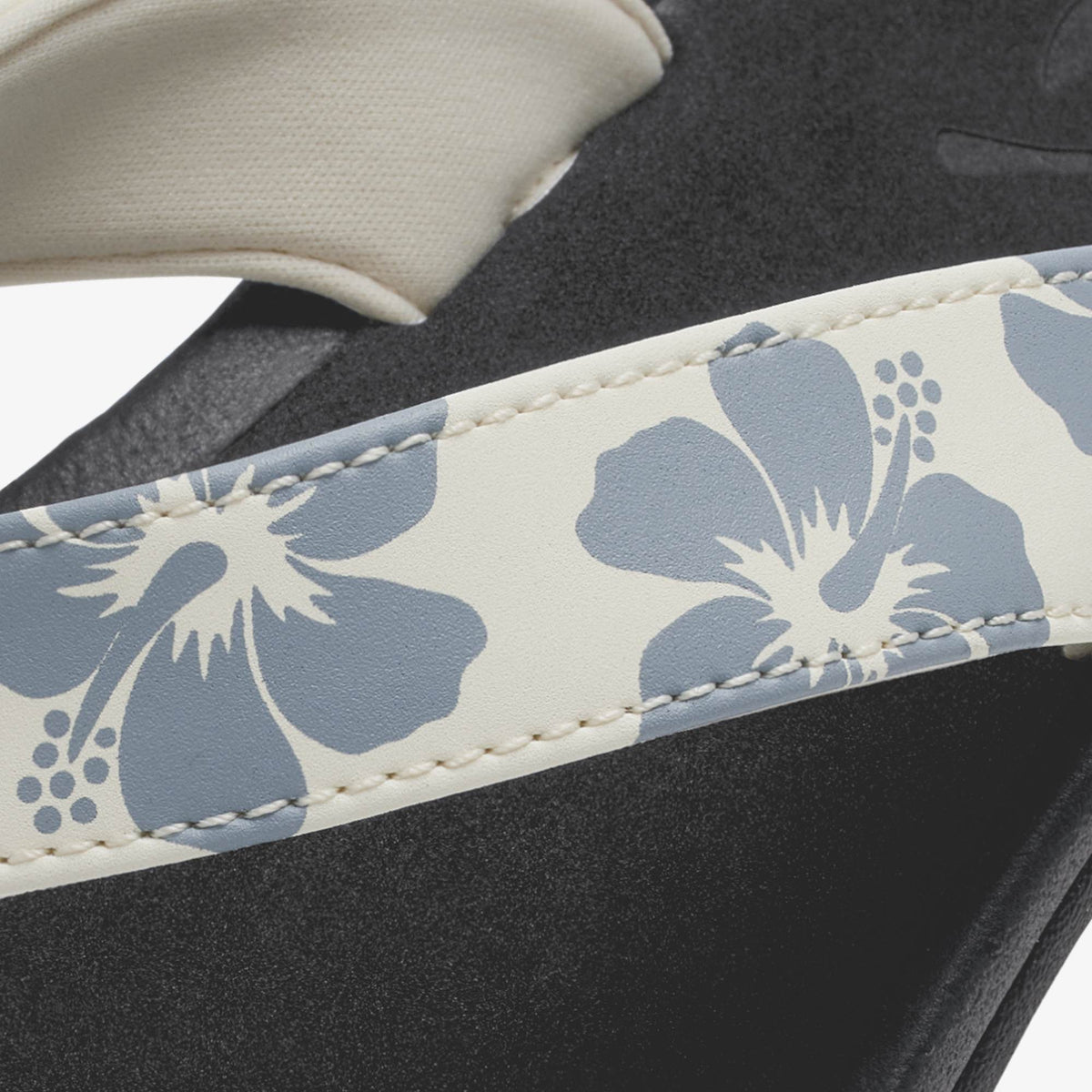 OluKai Everyday | ‘Ohana - White Sand / Pua