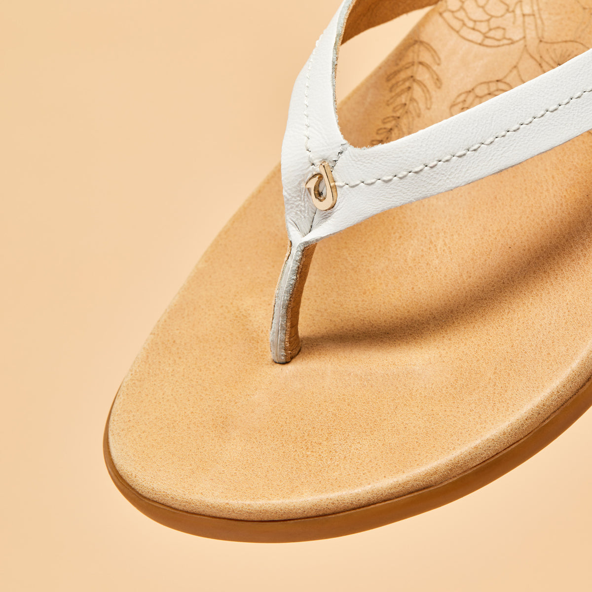 OluKai Customer Favorite | Honu Women’s Leather Sandals - Bright White / Golden Sand