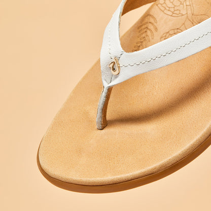 OluKai Customer Favorite | Honu Women’s Leather Sandals - Bright White / Golden Sand