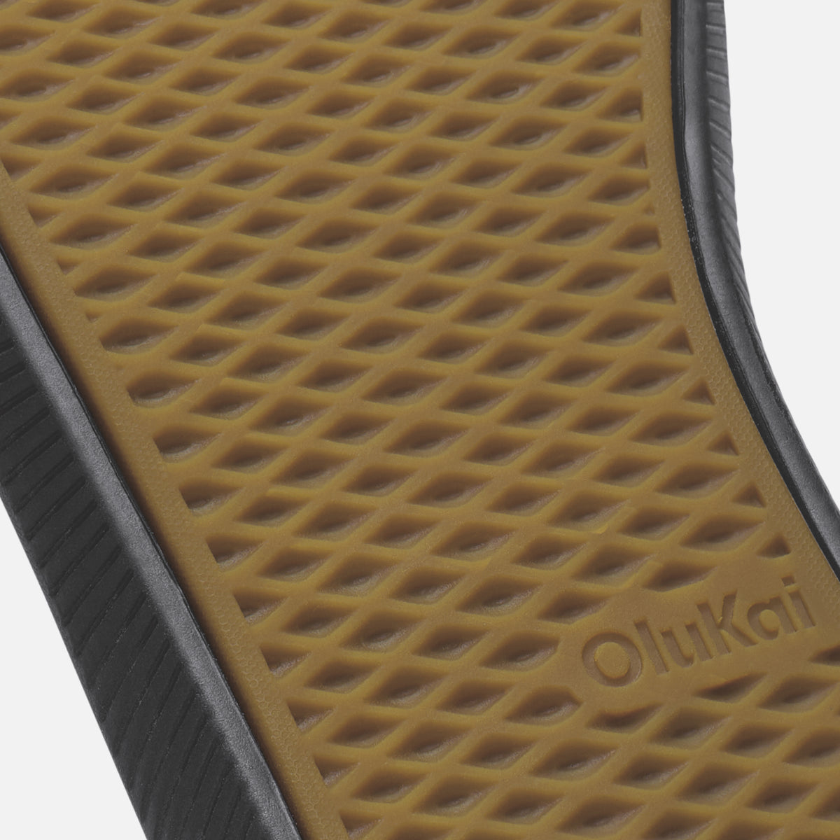 OluKai Sale | Ulele - Black / Black