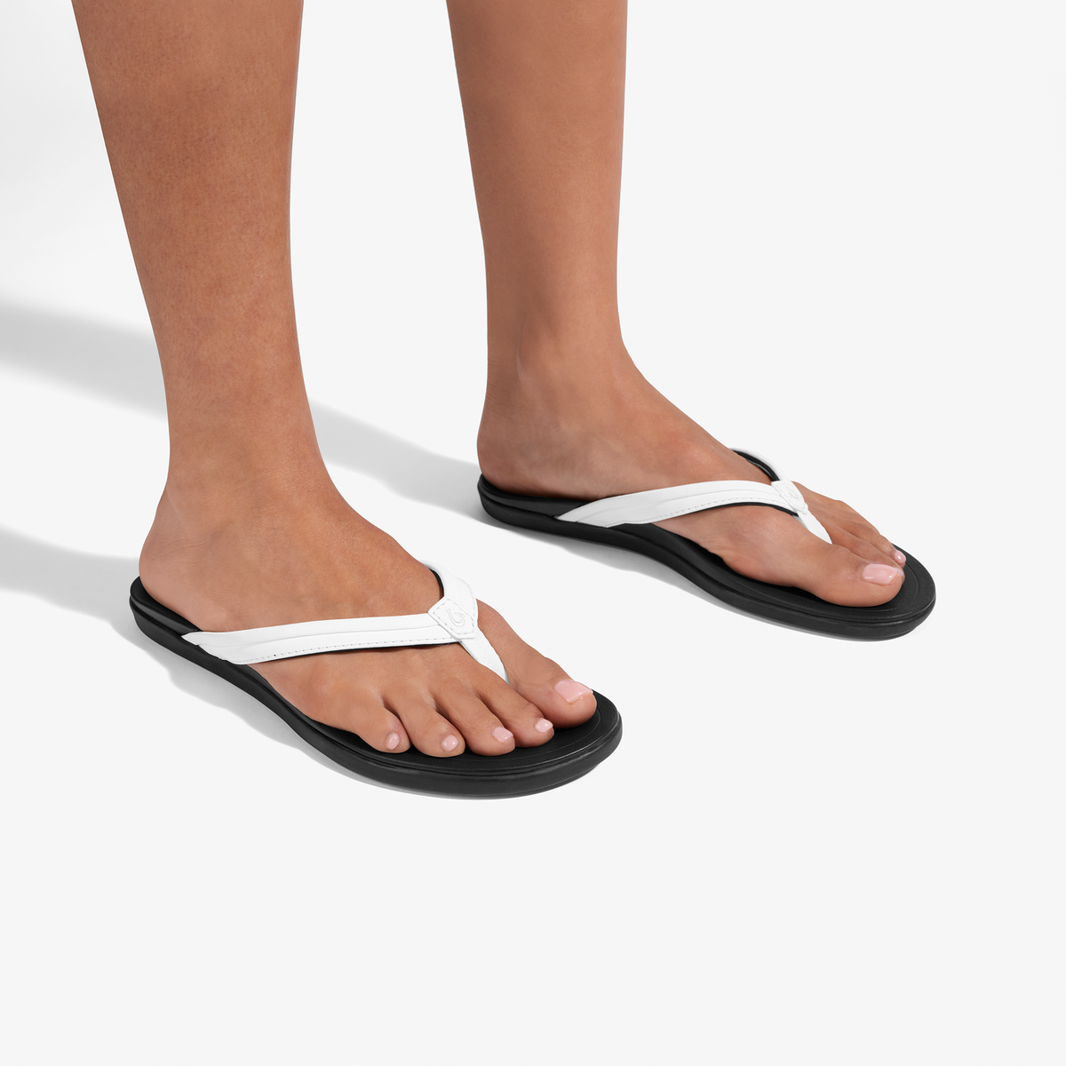 OluKai Featured | Ho‘opio Malua - Bright White / Warm Sand