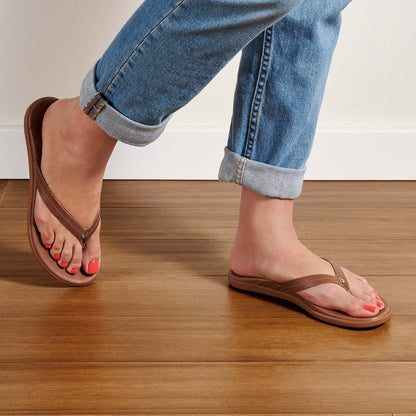 OluKai Signature | Honu Women’s Leather Beach Sandals - Tan