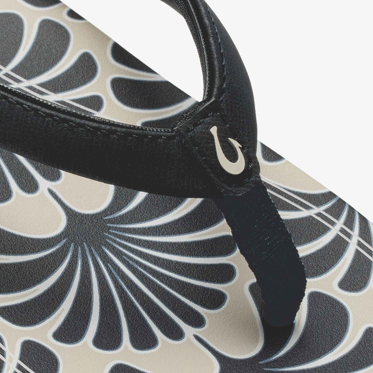OluKai New | ‘Uiki - Black / Pa‘i