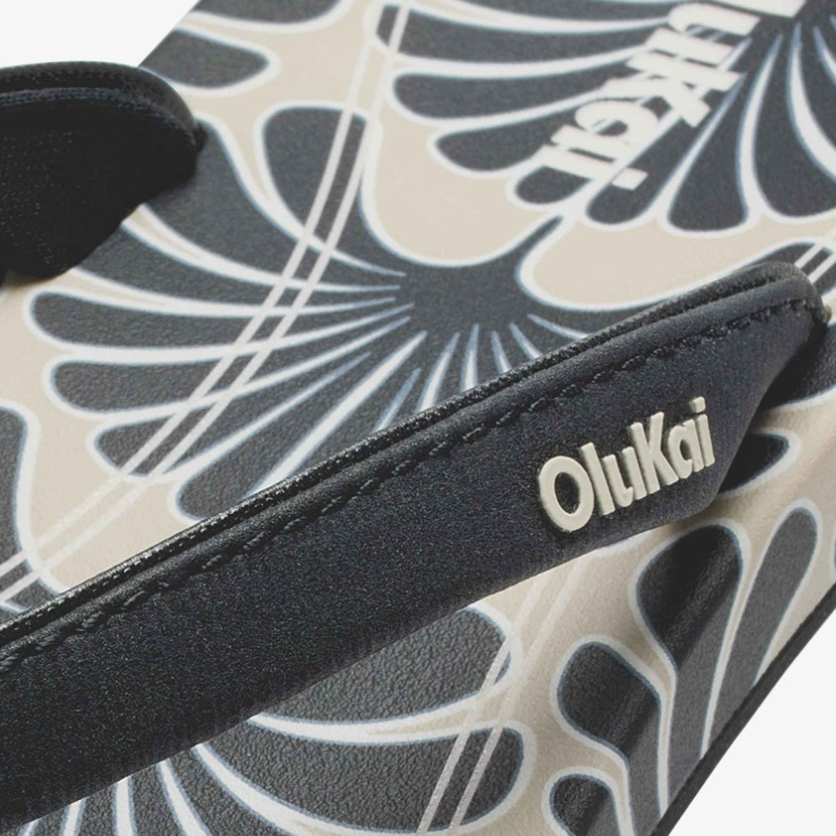 OluKai New | ‘Uiki - Black / Pa‘i