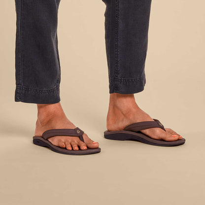 OluKai Recommended | ‘Ohana Women's Best Selling Beach Sandals - Dark Java