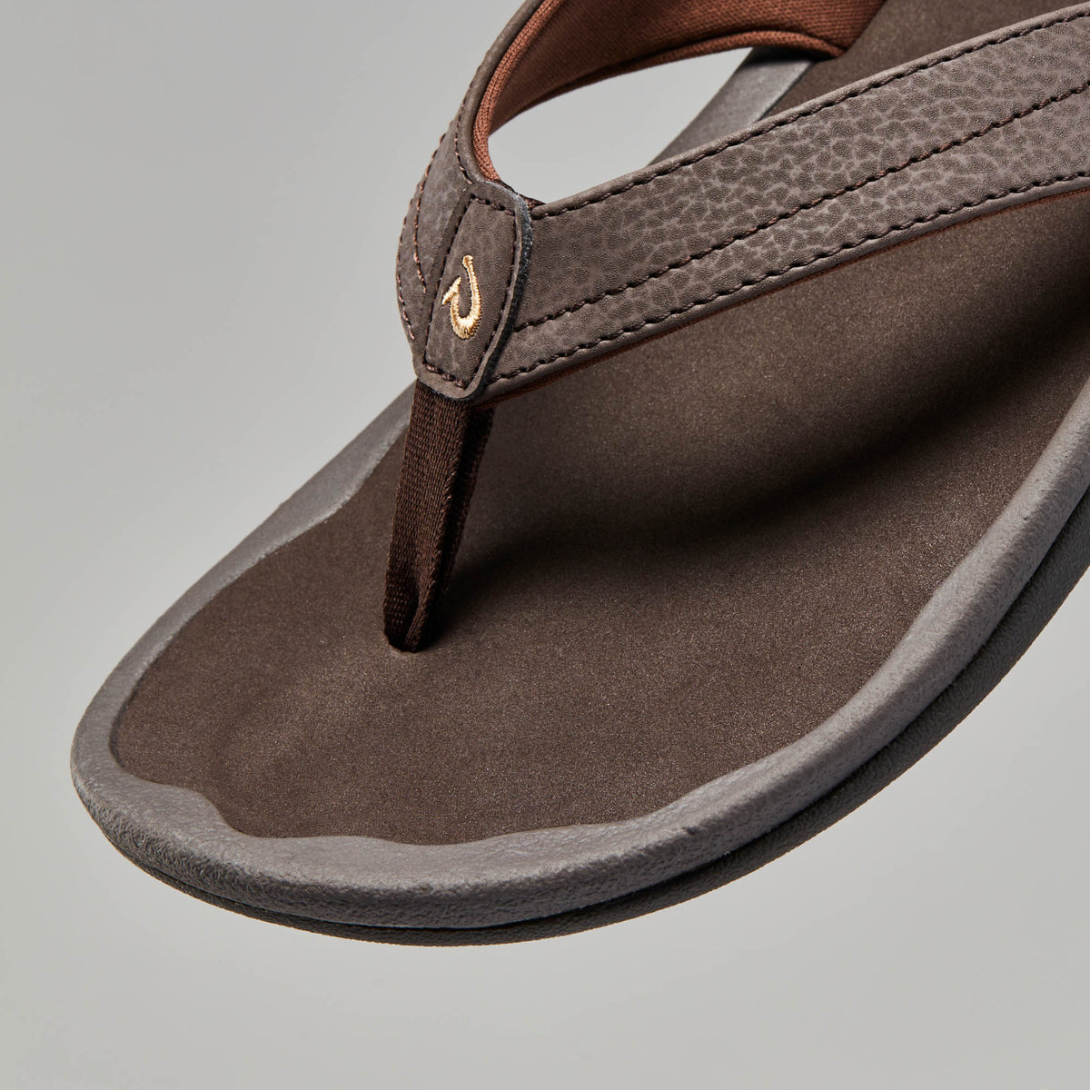 OluKai Recommended | ‘Ohana Women's Best Selling Beach Sandals - Dark Java