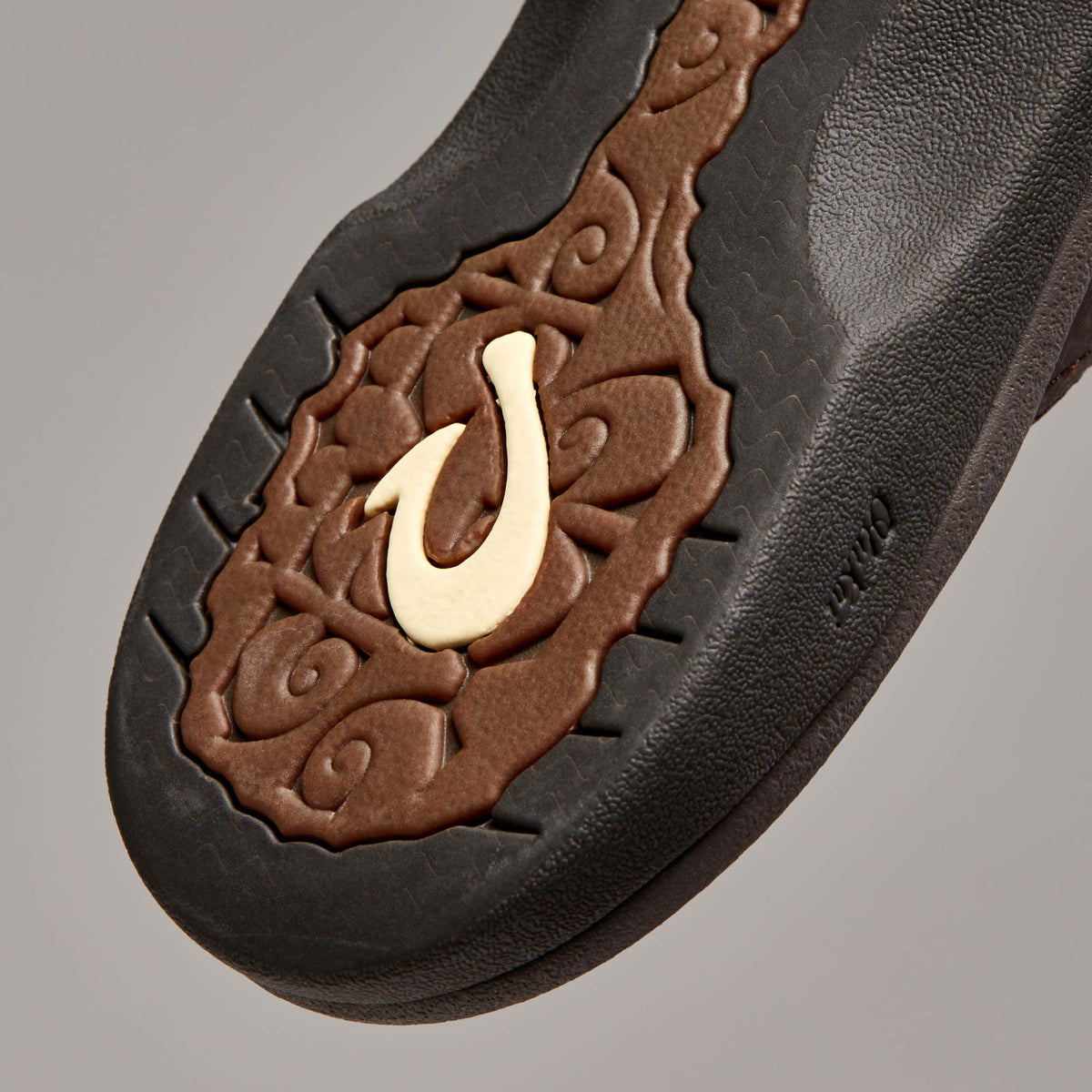 OluKai Recommended | ‘Ohana Women's Best Selling Beach Sandals - Dark Java