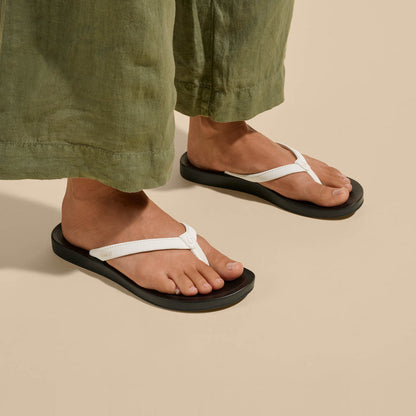 OluKai Hot Sale | ‘Uiki Women’s Everyday Beach Sandals - Bright White / Lava Rock