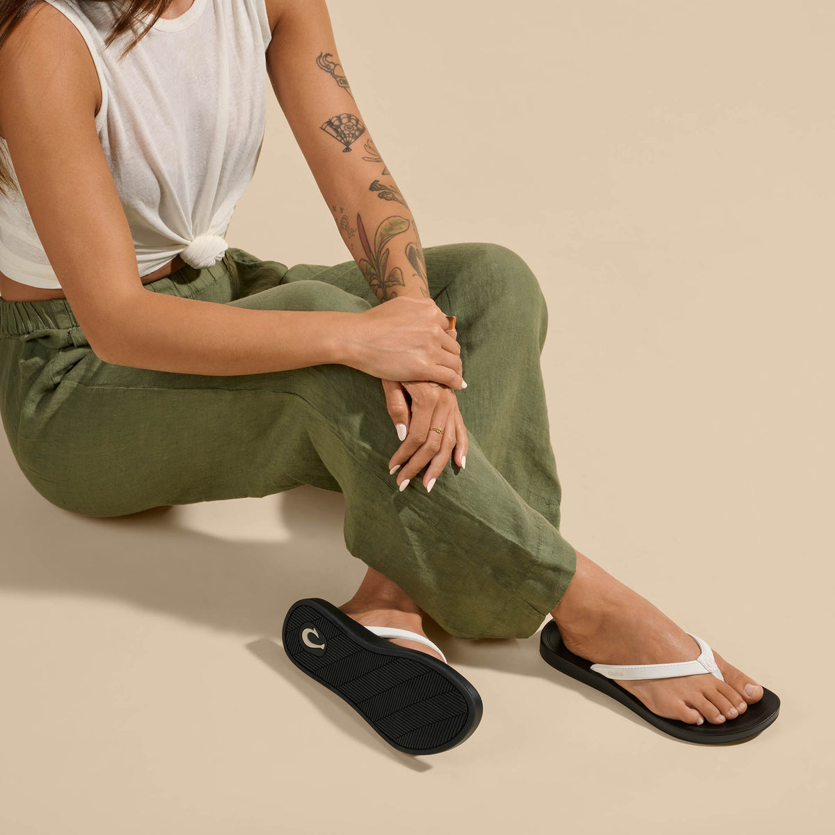 OluKai Hot Sale | ‘Uiki Women’s Everyday Beach Sandals - Bright White / Lava Rock
