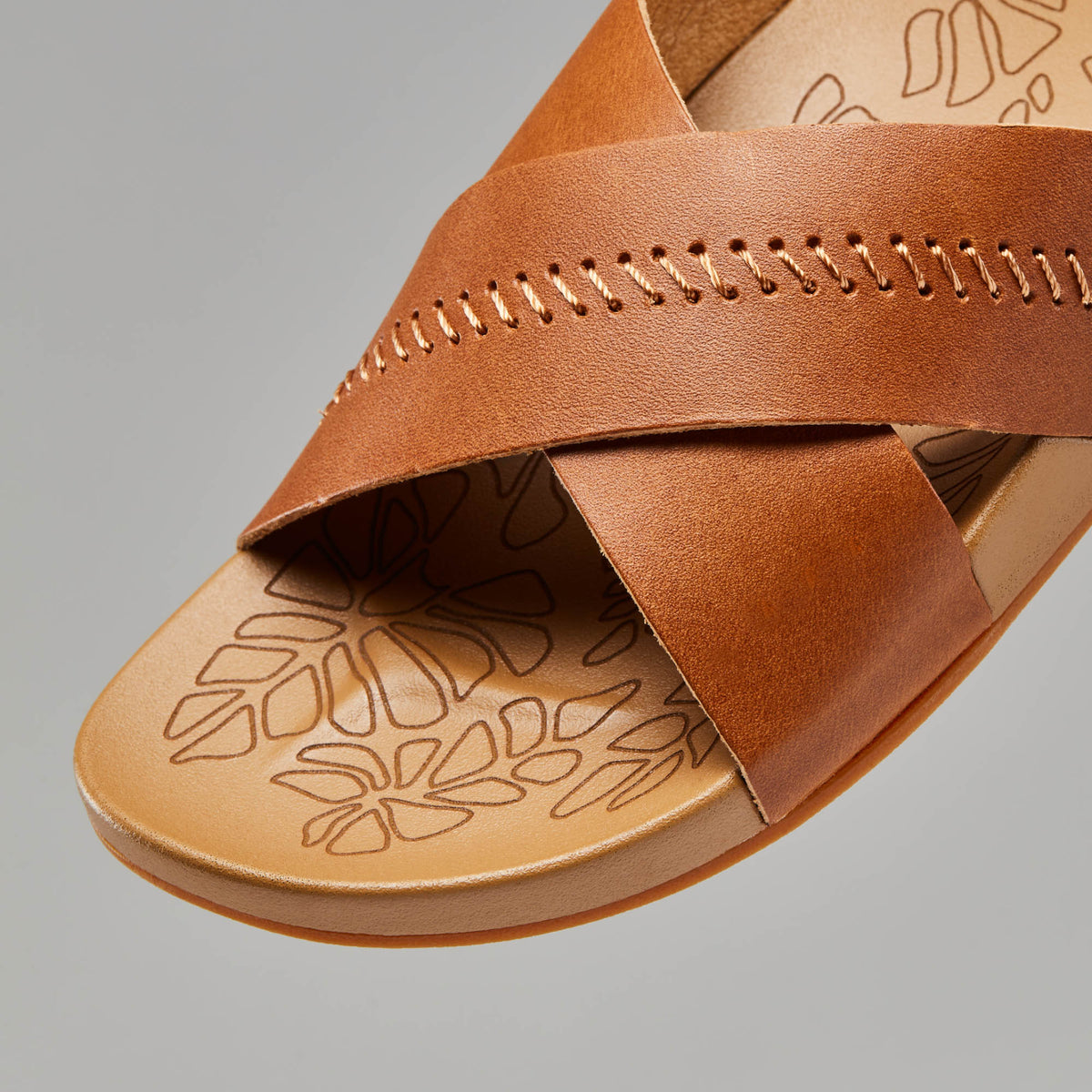 OluKai New | Kipe‘a ‘Olu Women‘s Slide Sandals - Sahara