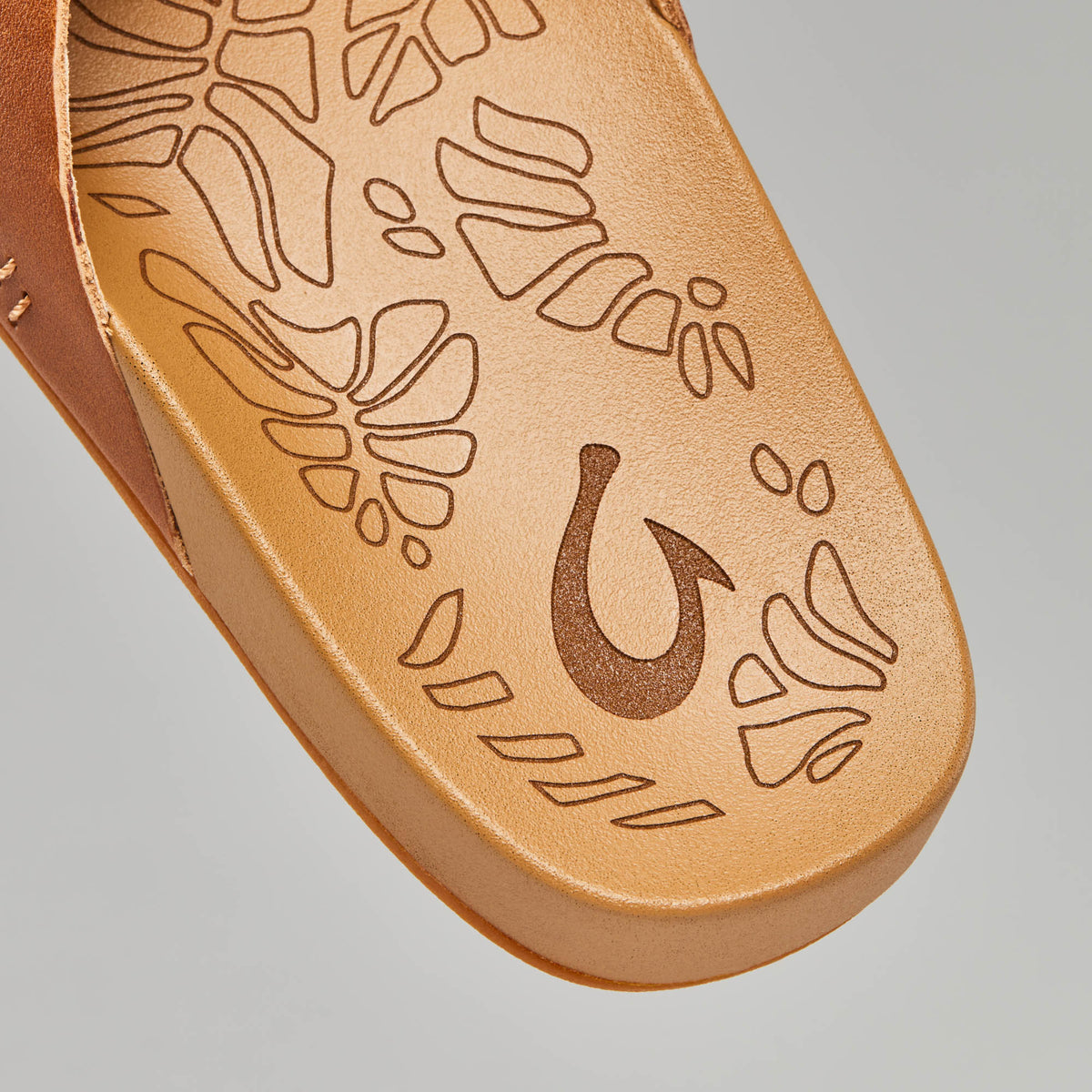 OluKai New | Kipe‘a ‘Olu Women‘s Slide Sandals - Sahara