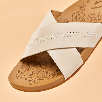 OluKai Best Price | Kipe‘a ‘Olu Women‘s Slide Sandals - Puka / Tan