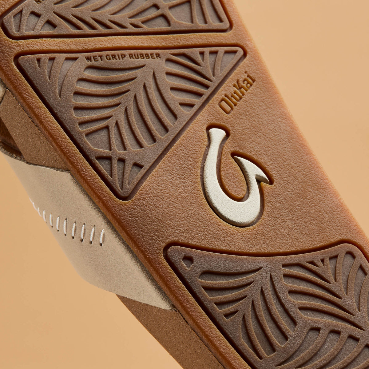 OluKai Best Price | Kipe‘a ‘Olu Women‘s Slide Sandals - Puka / Tan