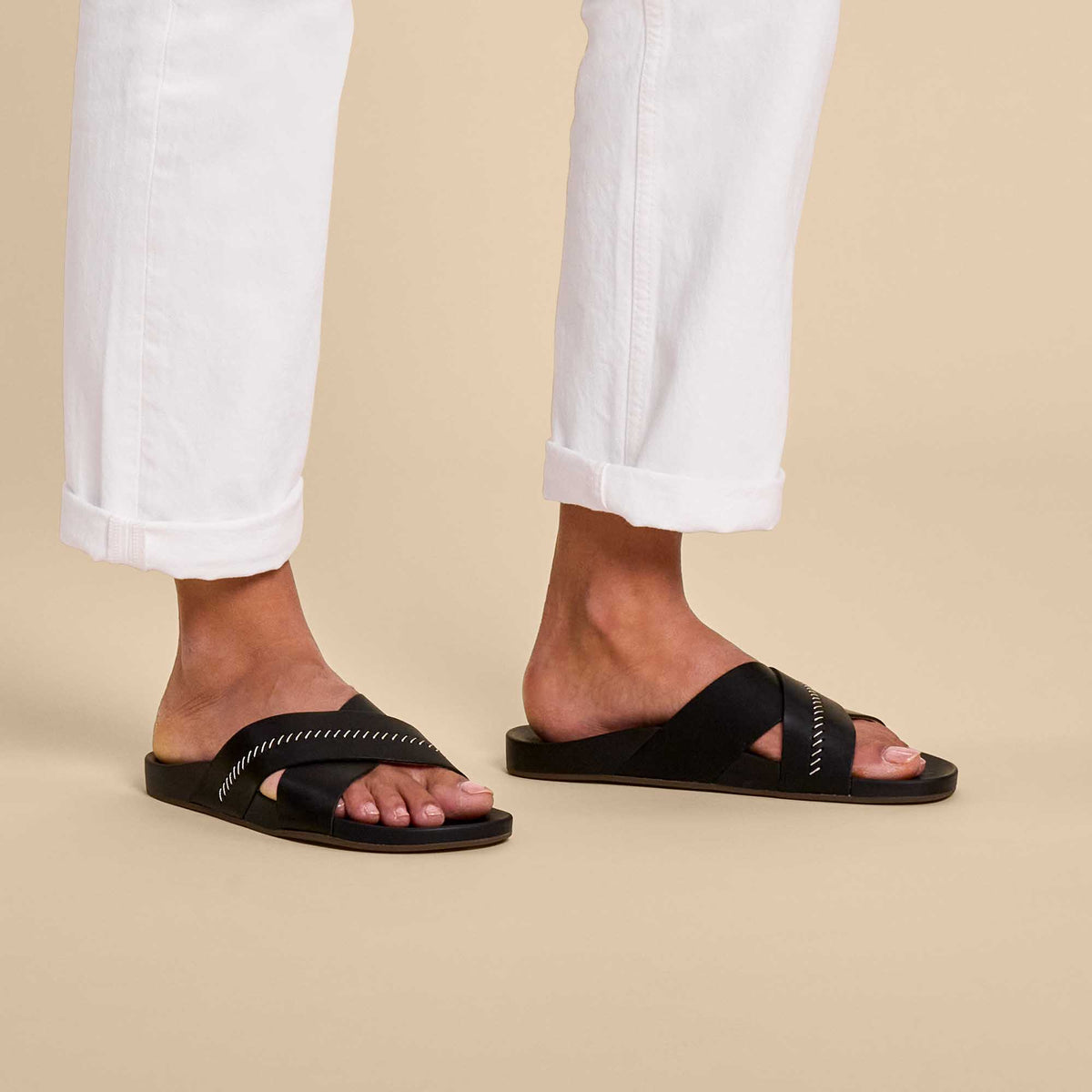 OluKai Latest | Kipe‘a ‘Olu Women‘s Slide Sandals - Black