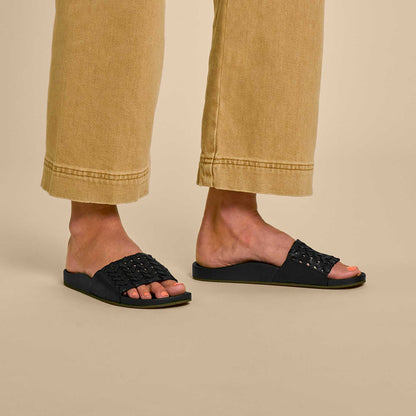 OluKai Special Offer | Kāmola Women’s Leather Slide Sandals - Black
