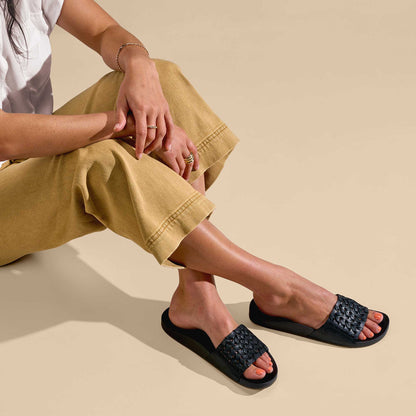 OluKai Special Offer | Kāmola Women’s Leather Slide Sandals - Black