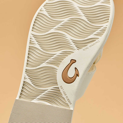 OluKai Trusted | La‘i Slide Women’s Slide Beach Sandals - White Sand