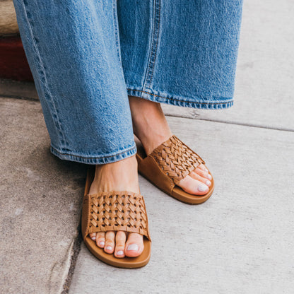 OluKai Best Seller | Kāmola Women’s Leather Slide Sandals - Tan