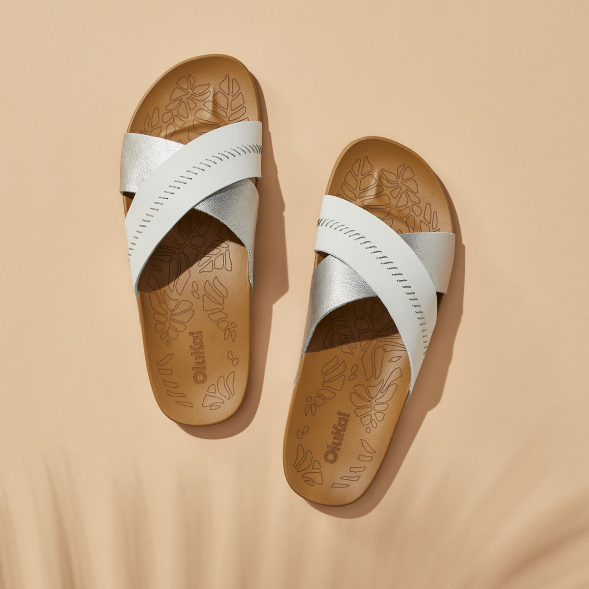 OluKai Smart Buy | Kīpe‘a ‘Olu - Silver / Sahara