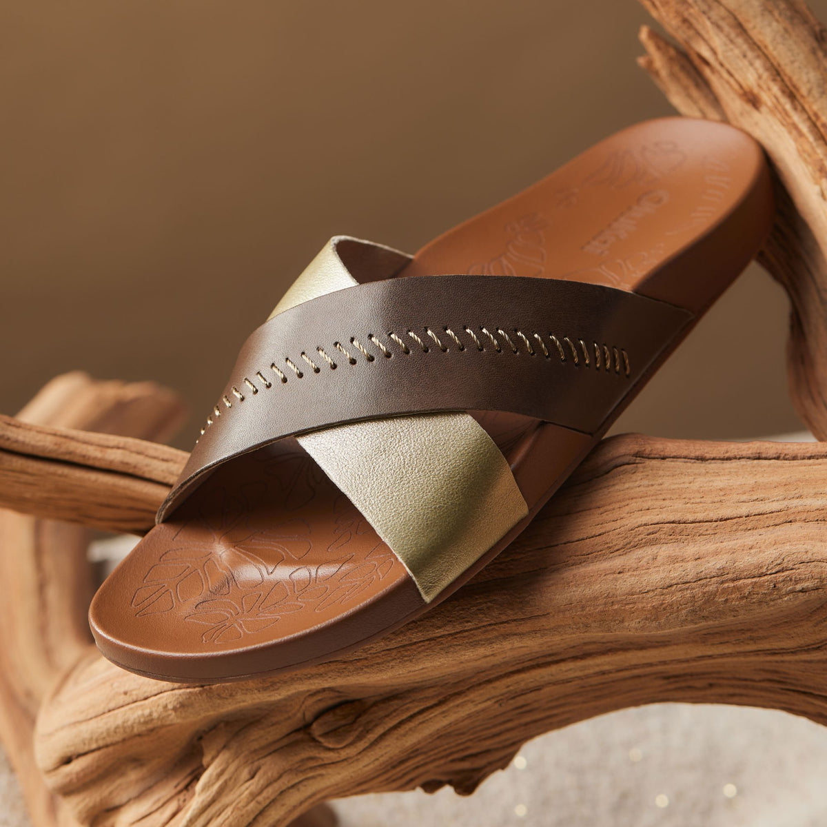 OluKai Top Pick | Kīpe‘a ‘Olu - Wheat Gold / Toffee