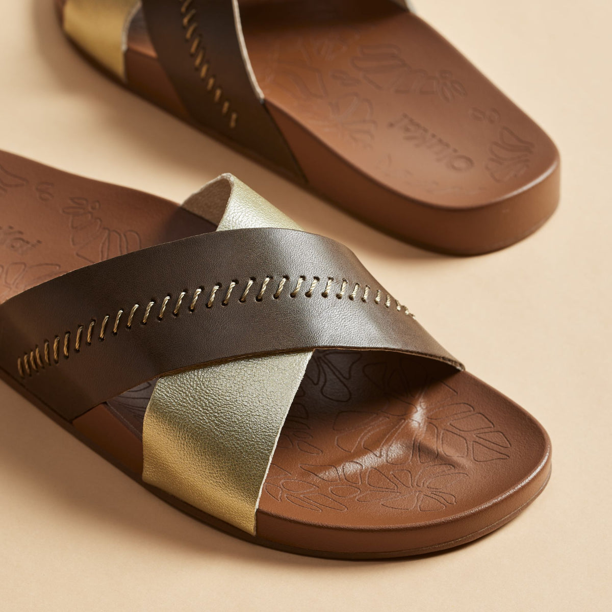 OluKai Top Pick | Kīpe‘a ‘Olu - Wheat Gold / Toffee