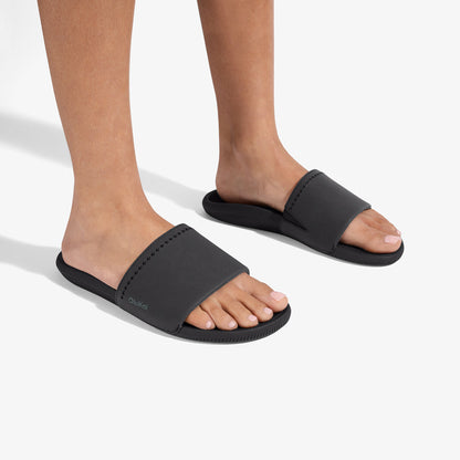 OluKai Sale | Ulele Slide - Black / Black