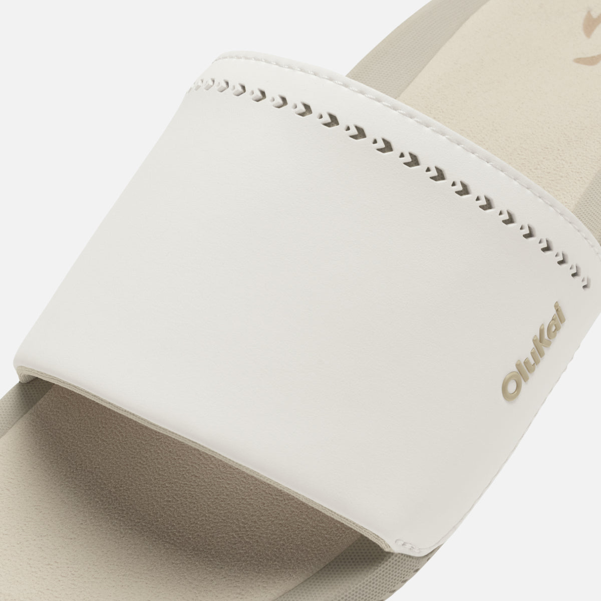 OluKai Great Value | Ulele Slide - Bright White / Tapa